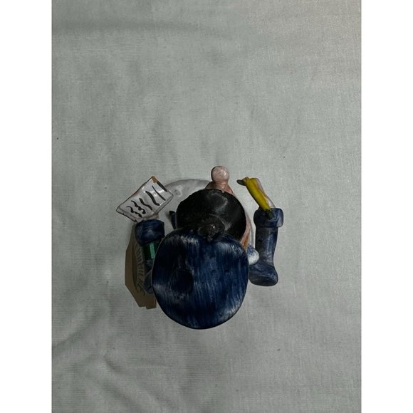 Policeman Statue Signed Italy with Certification Hangin on arm 9" Gift - Picture 6 of 8